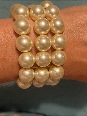 Classic Cream Pearl Stretch Bracelet - Unbranded